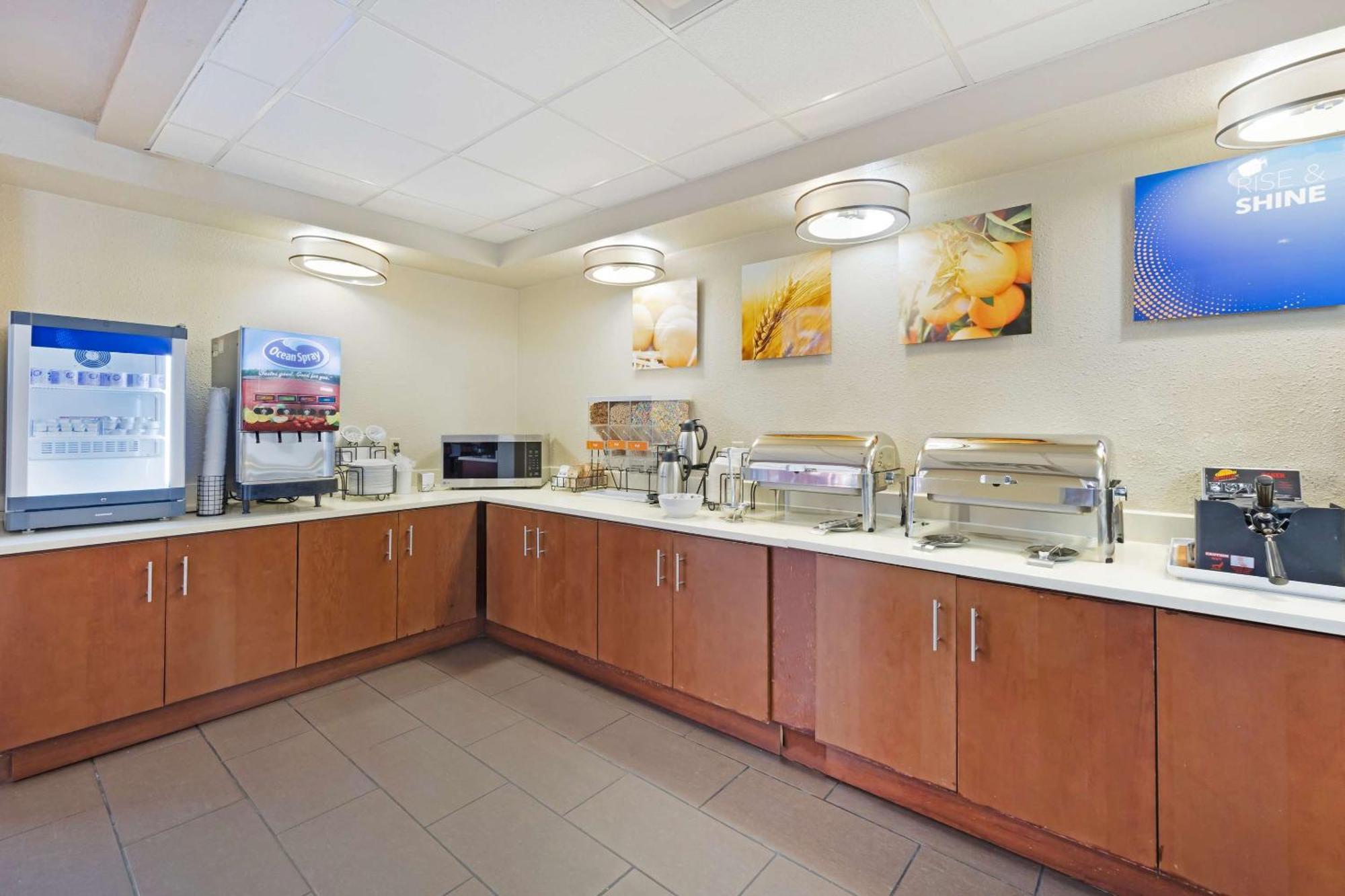 Comfort Inn & Suites Ουιτσιτά Εξωτερικό φωτογραφία